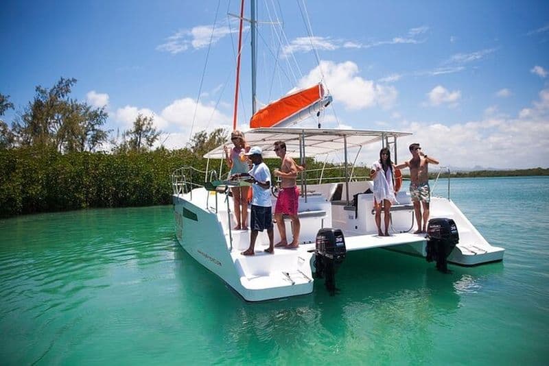 CATAMARAN tout compris avec BBQ : Ile aux cerfs & cascade GRSE