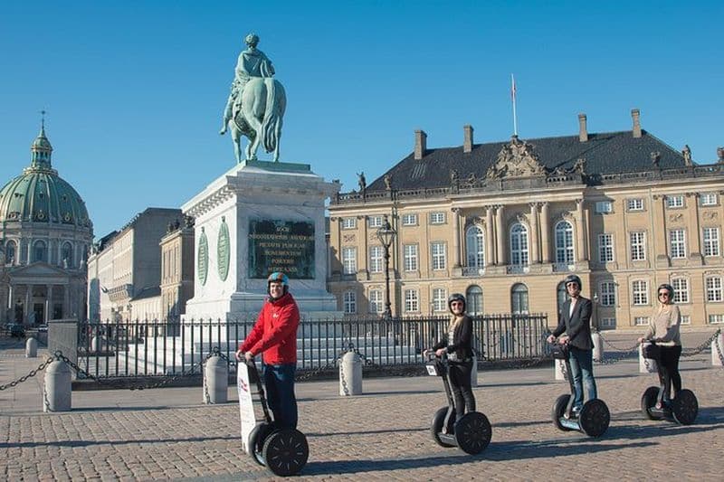 Segway Tours Copenhague w. Guide & Service de conciergerie. 2 heures +