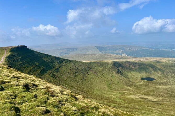 Cardiff: Excursion d'une journée en cascades, montagnes et châteaux
