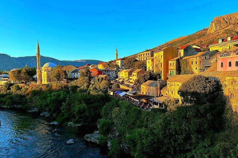 Visite à pied au coucher du soleil de Mostar avec dégustation de vin