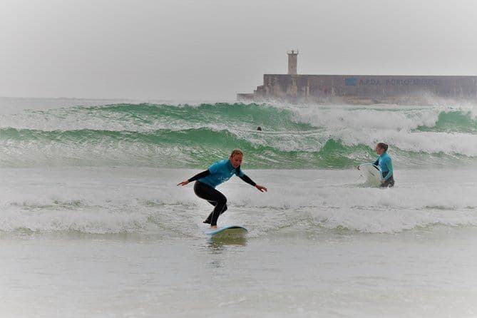 Cours de surf à Porto - petits groupes, idéal pour les débutants