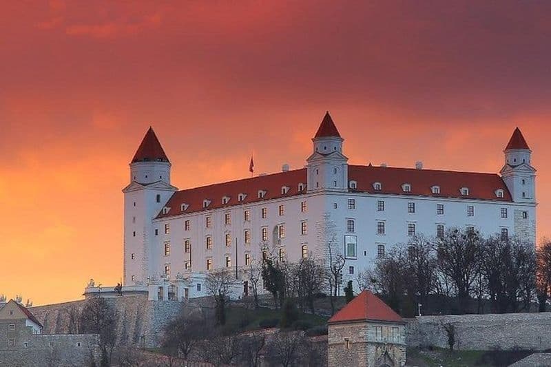 Visite à pied de Bratislava avec bonus et château 3€ + Astuce, enfants gratuits