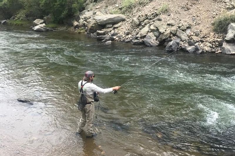 Une demi-journée de pêche à la mouche sur Clear Creek près de Denver