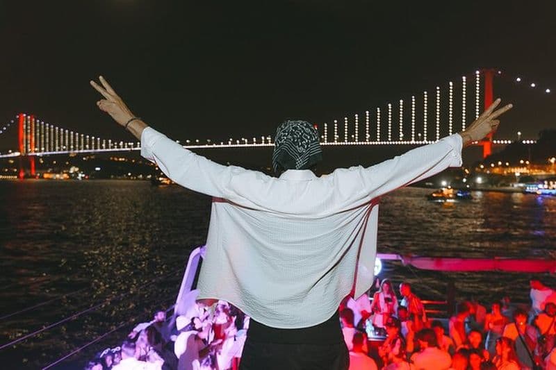 Istanbul Bosphorus Boat Party avec des DJ live