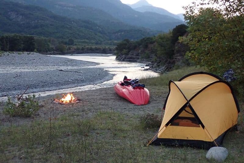 Kayak de plusieurs jours sur la rivière Vjosa, camping -6 jours