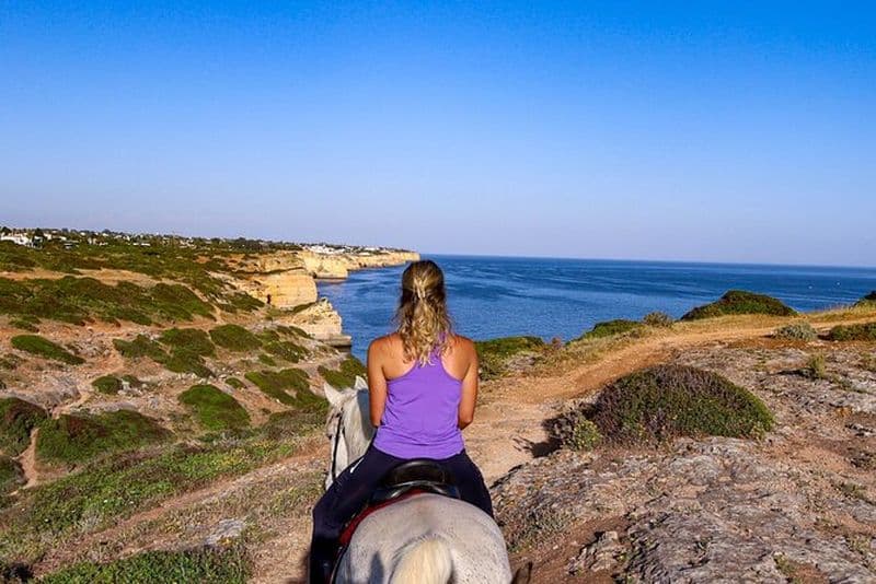 Équitation sur les falaises de l'Algarve