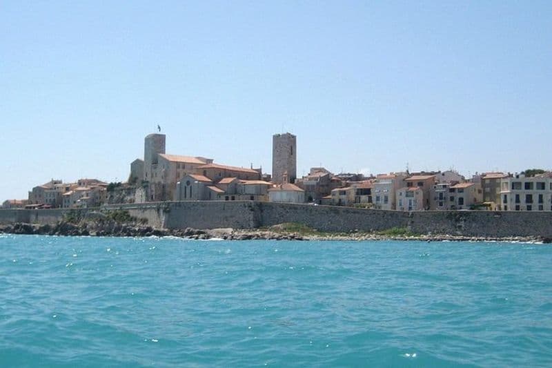 Transfert privé de l'aéroport de Nice à Antibes le long de la Côte d'Azur 23