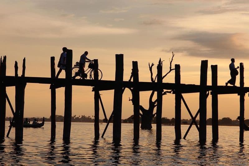 Excursion d'une journée à vélo avec le pont d’U Bein au coucher du soleil au départ de Mandalay