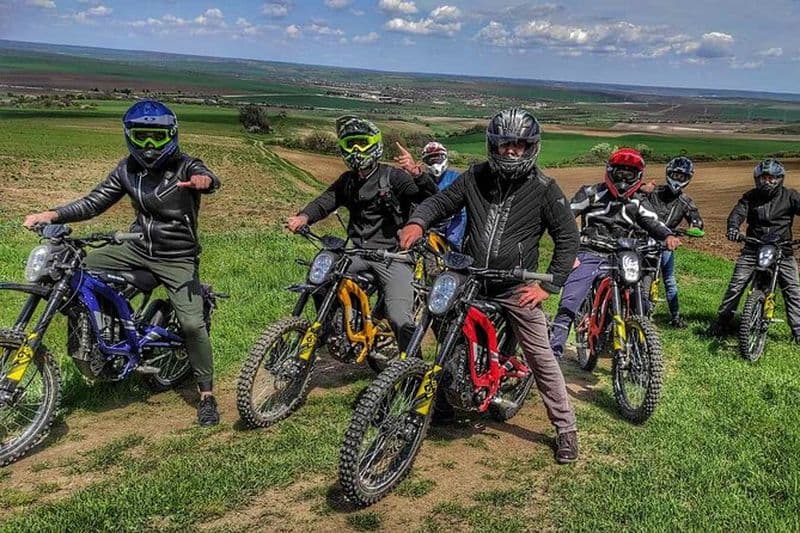 Visite en moto électrique dans le monastère d'Old Rock et l'ancienne forteresse romaine
