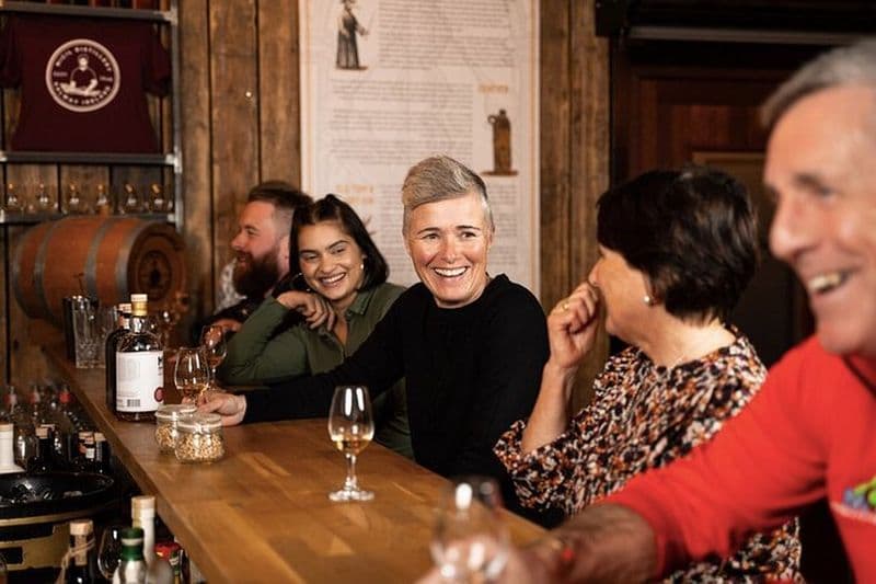 Micil Distillery Experience 2 - Gin, poitín et whisky