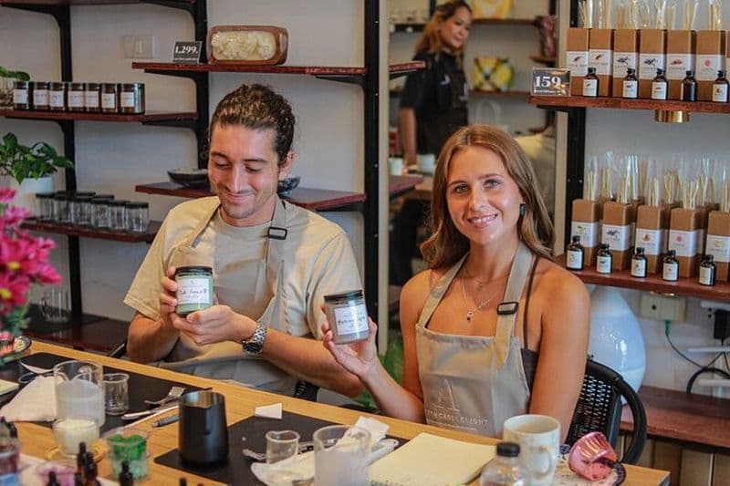 Classe de bougie parfumée thaïlandaise à la main à Krabi