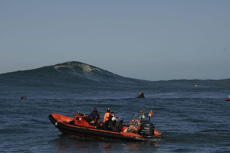 Où naissent les vagues géantes – Voyage au canyon de Nazaré
