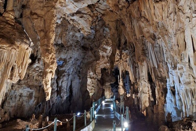 Découvrir la grotte d'Alistrati et Aggitis Canyon Private Tour
