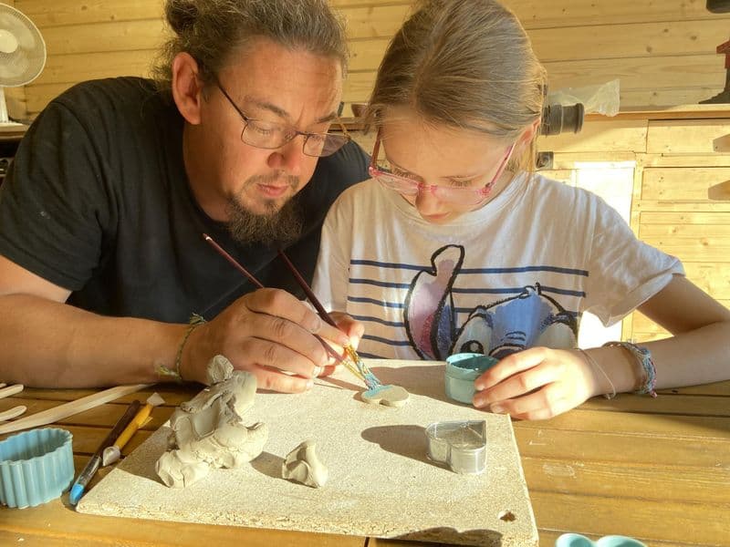 Découvrez le modelage avec votre enfant