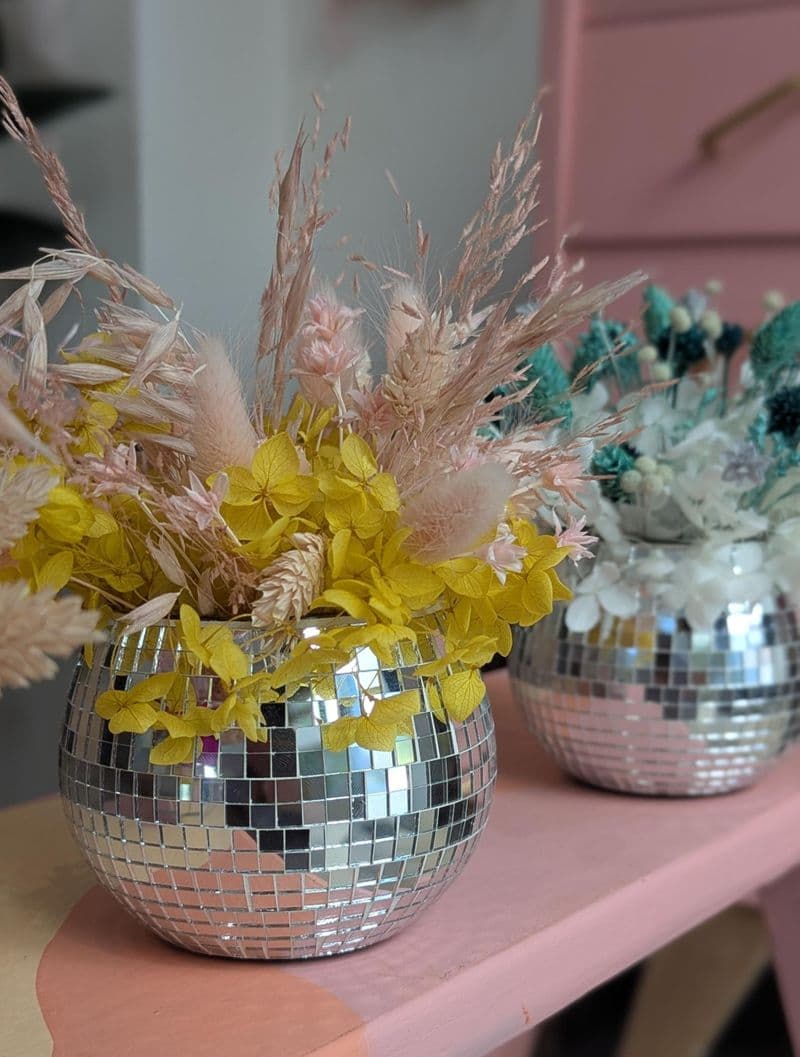 Composez votre boule disco en fleurs séchées