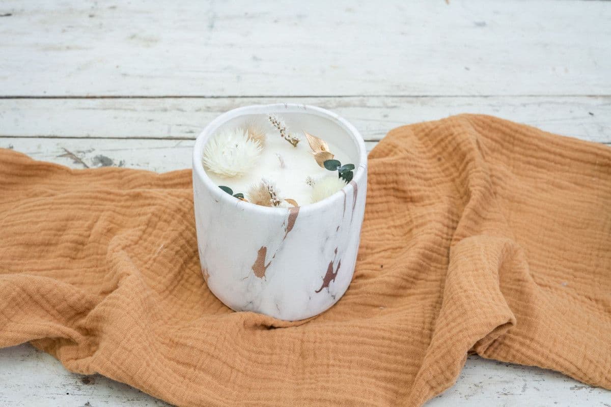 Réalisez votre bougie fleurie