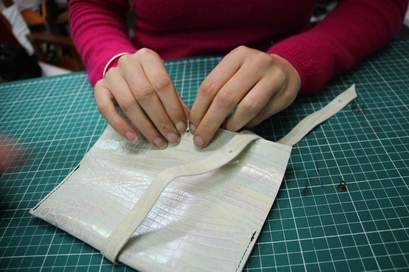 Découvrez la petite maroquinerie en équipe