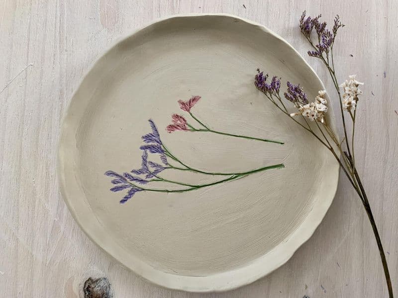 Découvrez le modelage et les impressions végétales