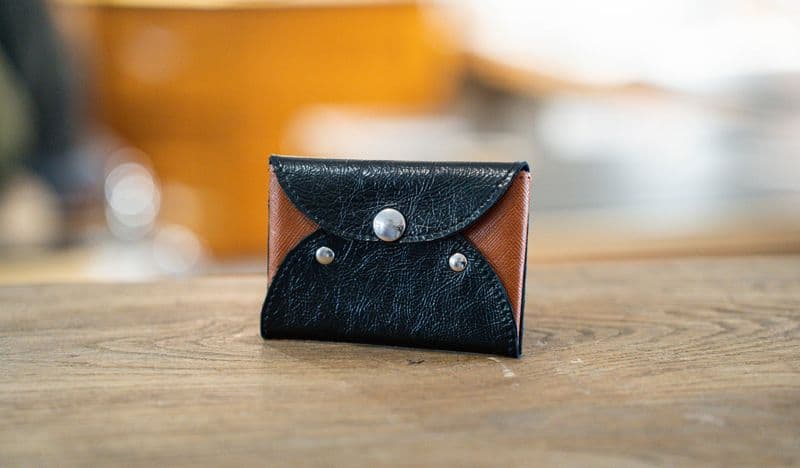 Fabriquez votre porte-cartes en cuir