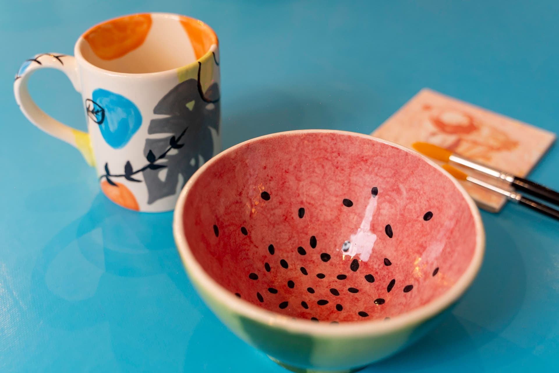 Initiez-vous à la peinture sur faïence en famille