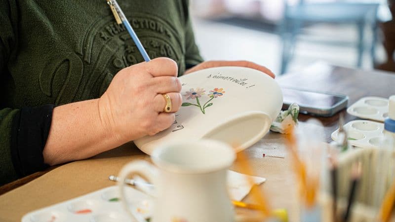 Initiez-vous à la peinture sur céramique