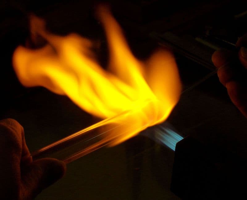Réalisez votre bijou en verre à la flamme