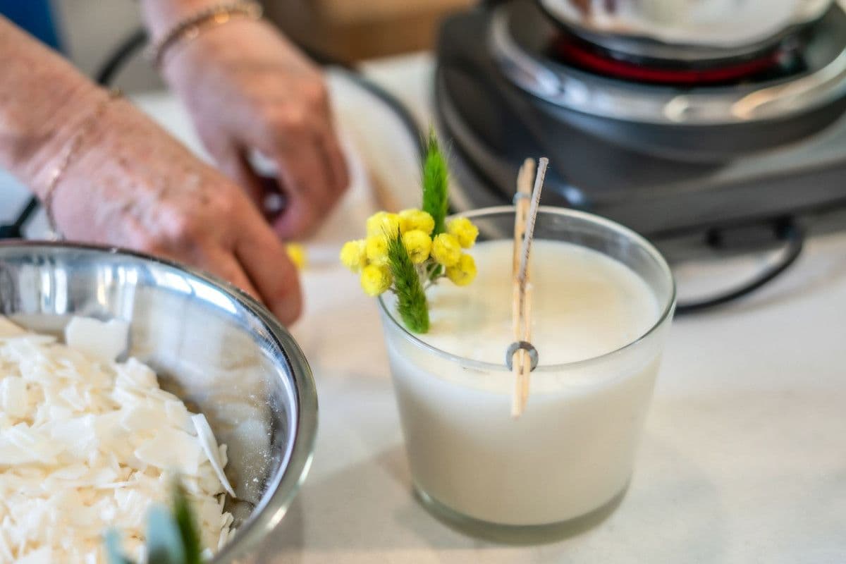 Fabriquez votre bougie fleurie végétale