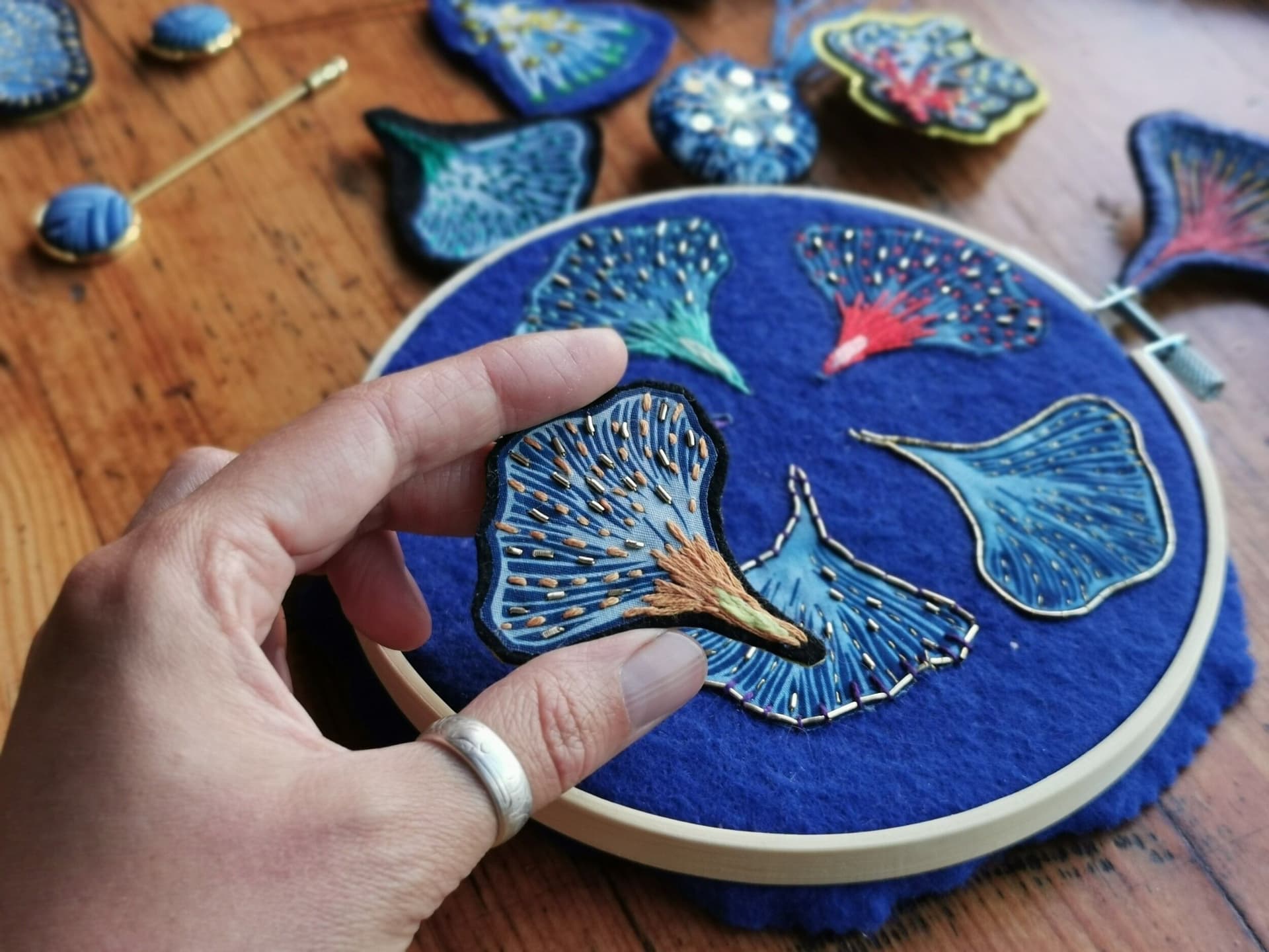 Initiez vous à la broderie sur cyanotype