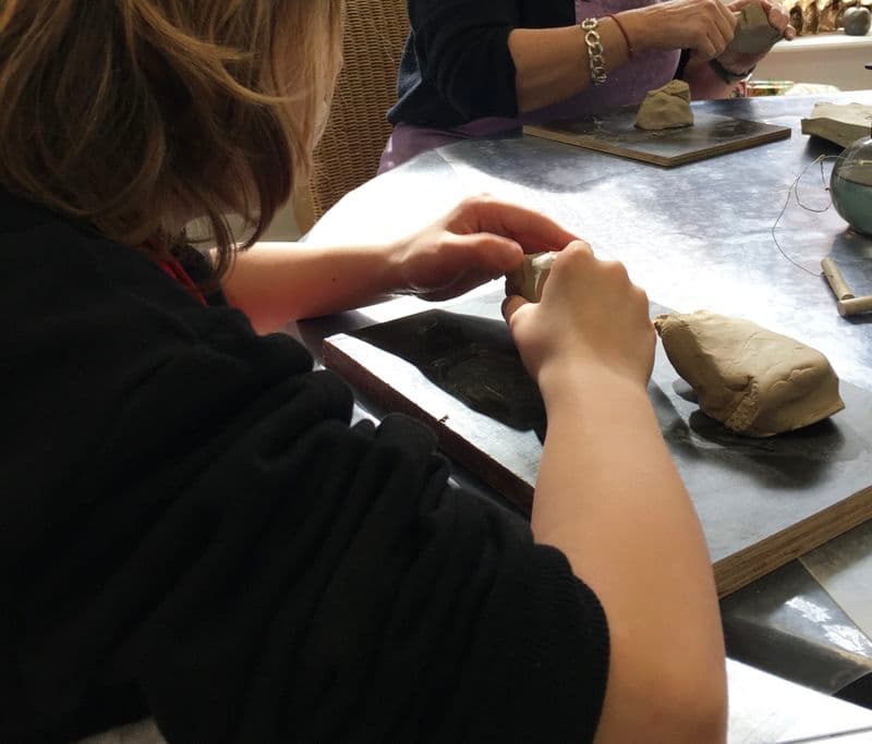 Initiez-vous au modelage en duo avec votre enfant