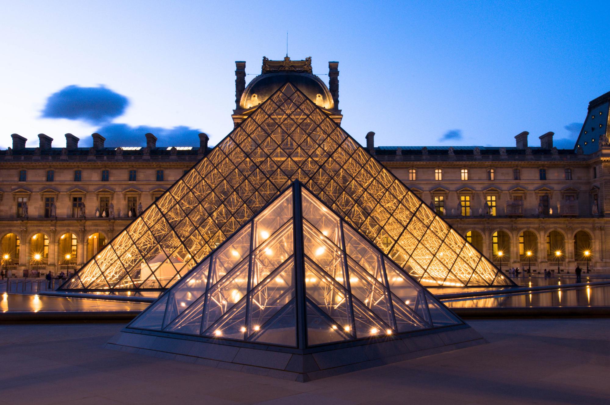 Pyramide du Louvre