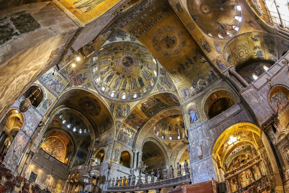 Intérieur de la basilique saint marc