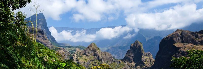 Billet Randonnée guidée sur les remparts de Mafate autour du Maïdo