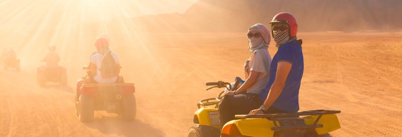 Billet Dubaï : Balade en quad, dune bashing et sanboard dans le désert