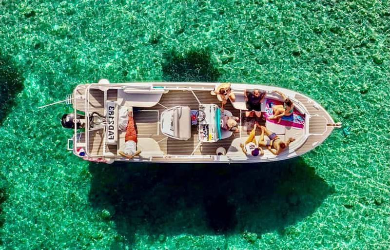 Billet Au départ de Marseille : Tour en bateau des Calanques emblématiques avec baignade