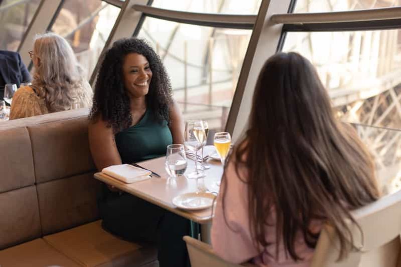 Billet Paris : Déjeuner 3 plats à la Brasserie Madame de la Tour Eiffel