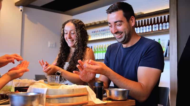 Billet Tokyo : cours de préparation de sushis roulés et authentiques à Asakusa