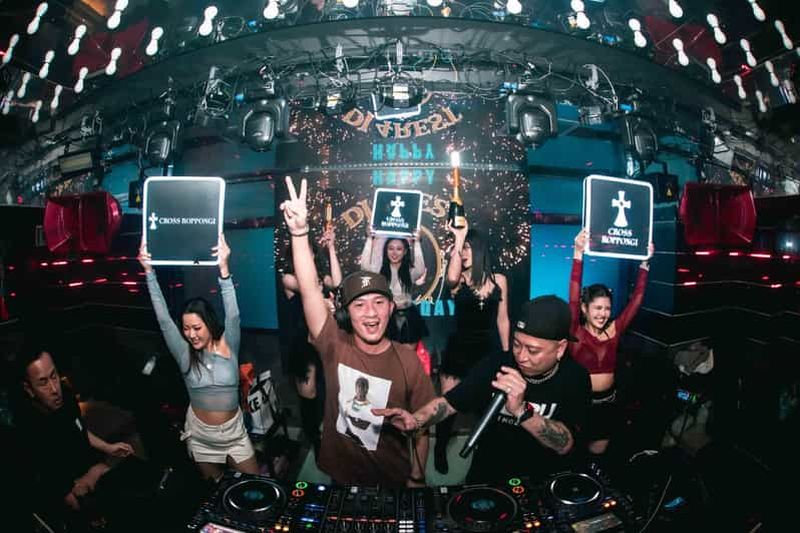 Billet Tokyo : billet pour la boîte de nuit karaoké Cross Roppongi avec boissons