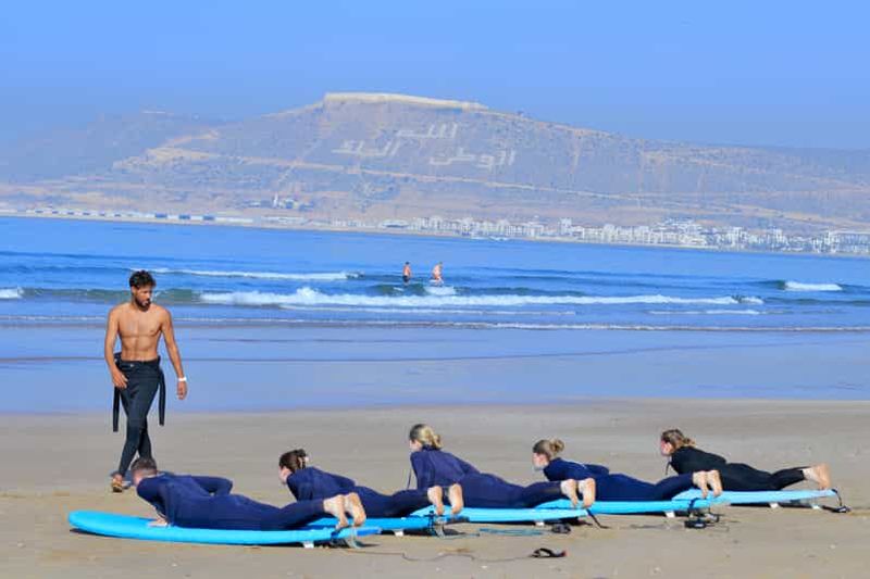 Billet Agadir : cours de surf de 2 heures avec des moniteurs locaux