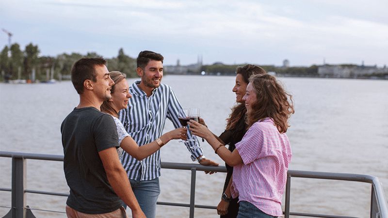 Billet Bordeaux : croisière en soirée avec apéritif sur la Garonne