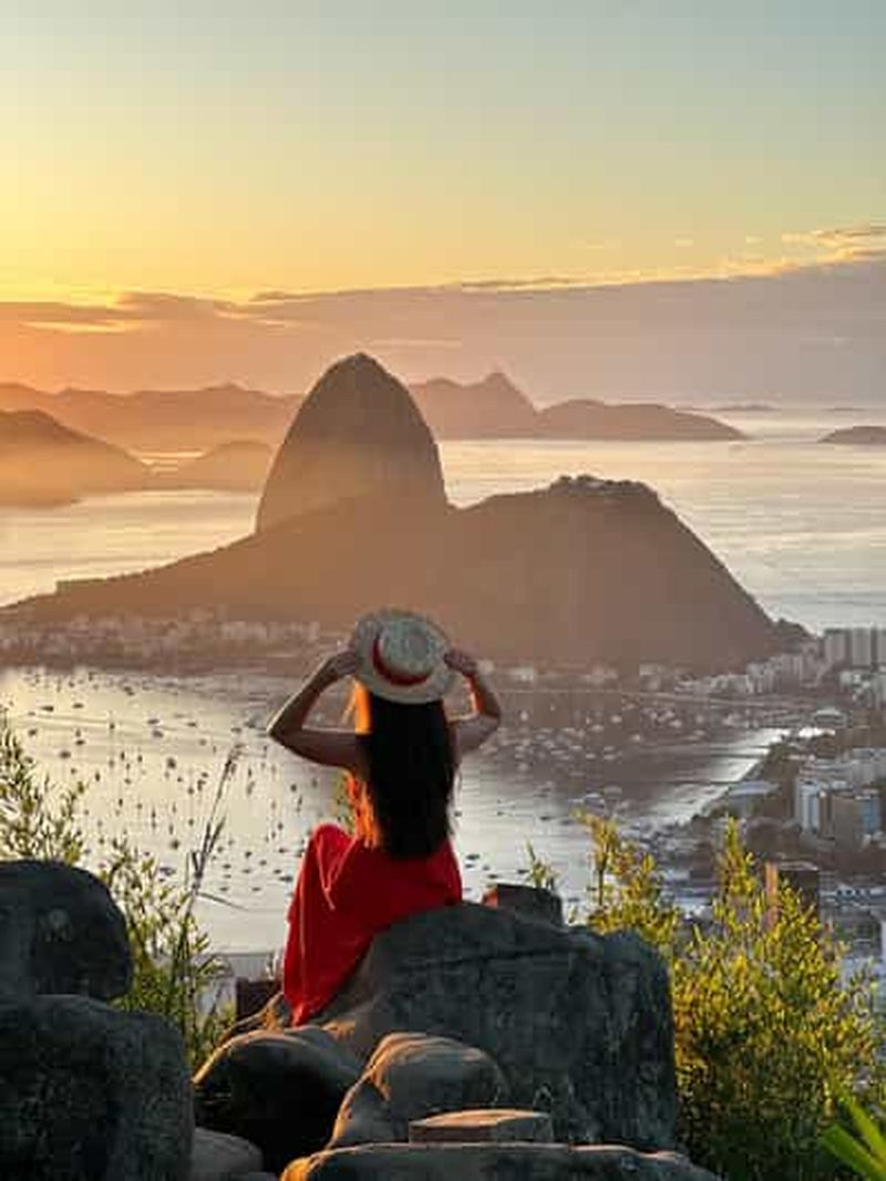 Billet Rio de Janeiro : Lever de soleil sur l'observatoire et le Christ Rédempteur