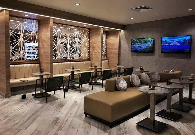 Billet Cancun : CUN Airport MERA Lounge Access Ticket (billet d'accès au salon MERA de l'aéroport de CUN)