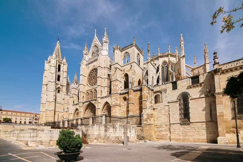 Billet León: visite à pied espagnole de la ville et de la cathédrale