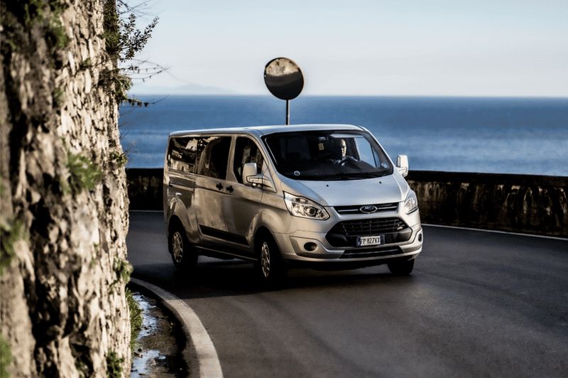 Billet Sorrente : Transfert partagé vers l'aéroport ou la gare de Naples.