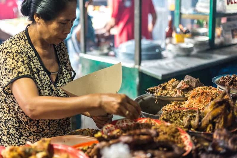 Billet Ubud : Visite culinaire du marché nocturne de Gianyar avec plus de 17 dégustations