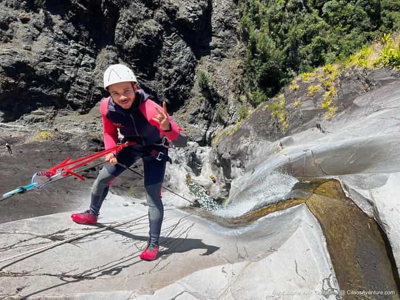 Billet Cilaos: Canyoning de Fleur Jaune - Minéral, Vertical & Panoramique