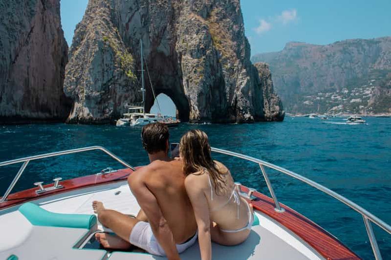 Billet Sorrente : tour en bateau à Capri avec la Grotte Bleue, baignade et déjeuner