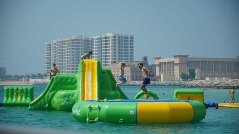 Billet Parc aquatique gonflable de 8+ parcours à Palm Jumeirah Dubaï