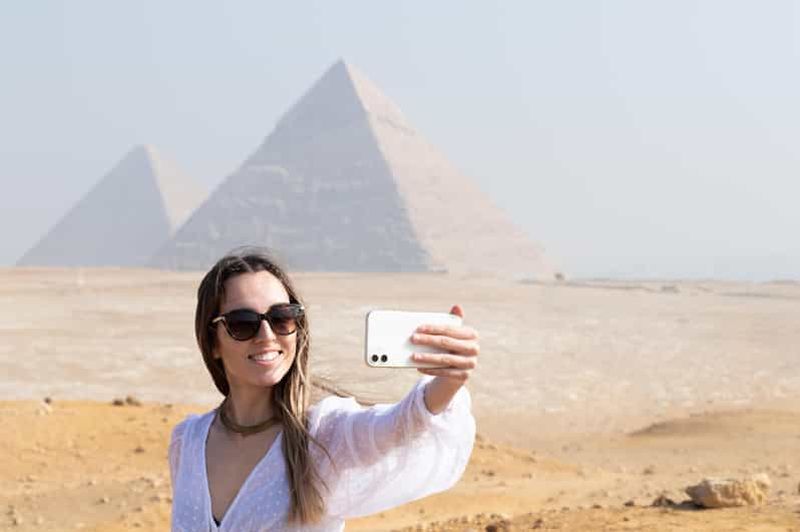 Billet Depuis Hurghada : Visite des pyramides et du musée égyptien et tour en bateau