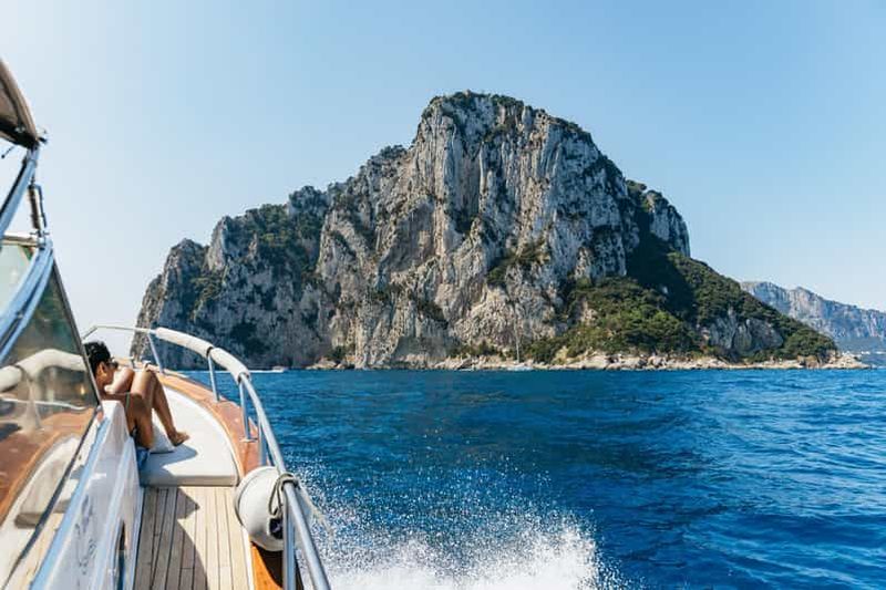 Billet Depuis Naples : excursion d'une journée en bateau à Capri avec déjeuner léger et boissons