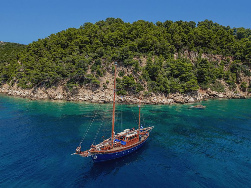 Billet Skiathos : Excursion d'une demi-journée ou d'une journée en bateau à voile en bois avec repas